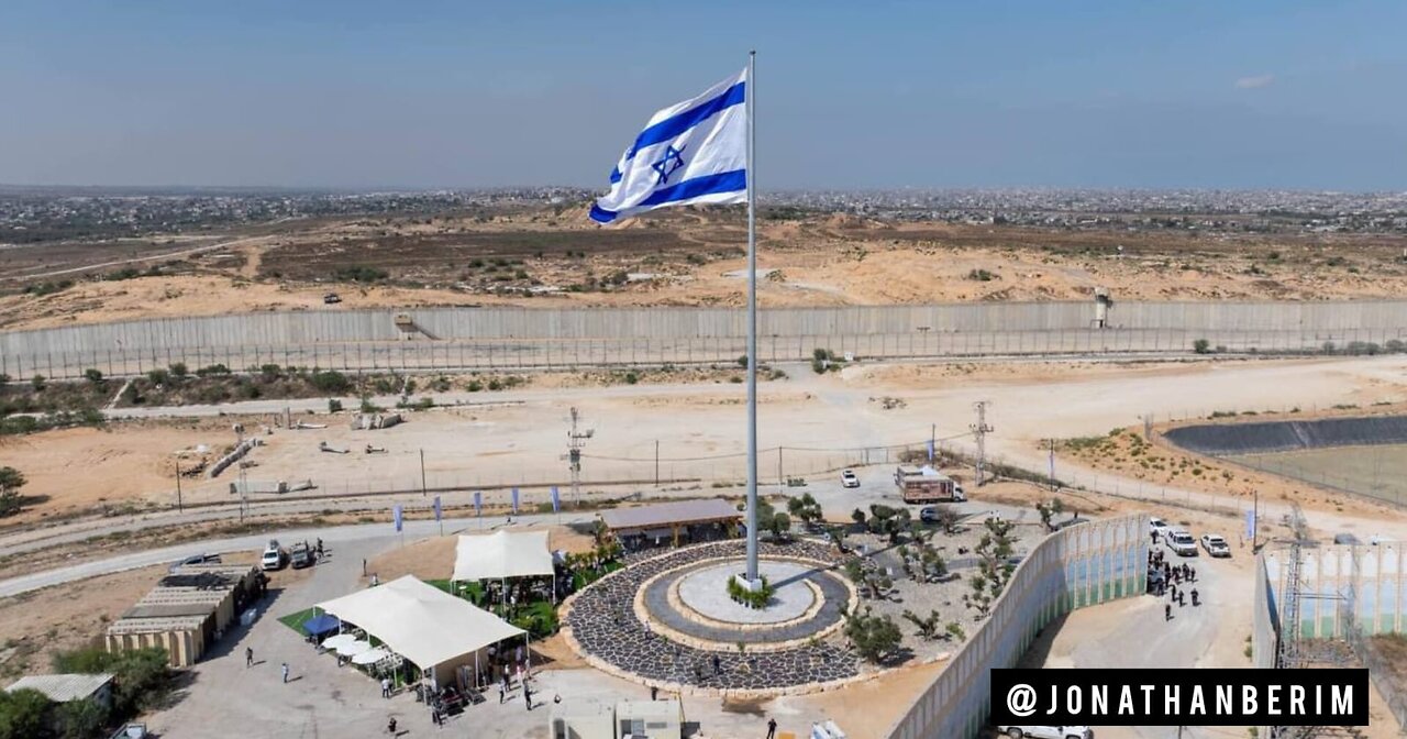 La bandera israelí se eleva en lo alto en la frontera con Gaza, enviando un mensaje de resurgimiento