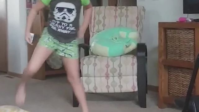 A Girl Dances To “Despacito” Song