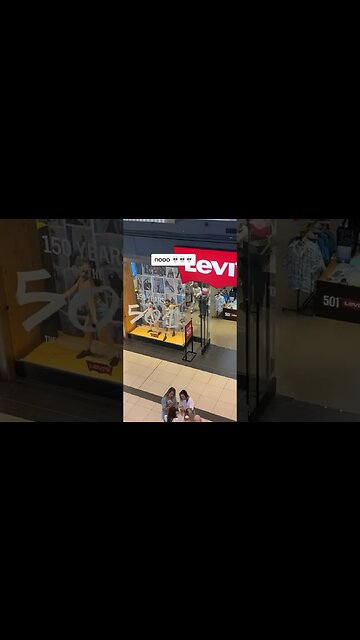 Levi’s Futuristic Mannequins