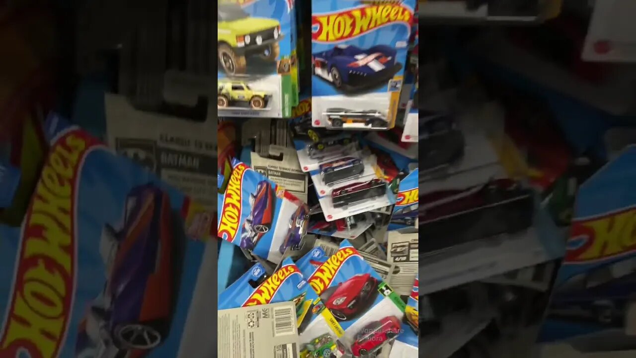 Car Problems. Subscribe! #shorts #hotwheels #diecast ￼