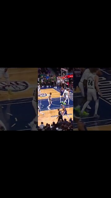 KD Drops A Dime Between Defenders Legs 👀