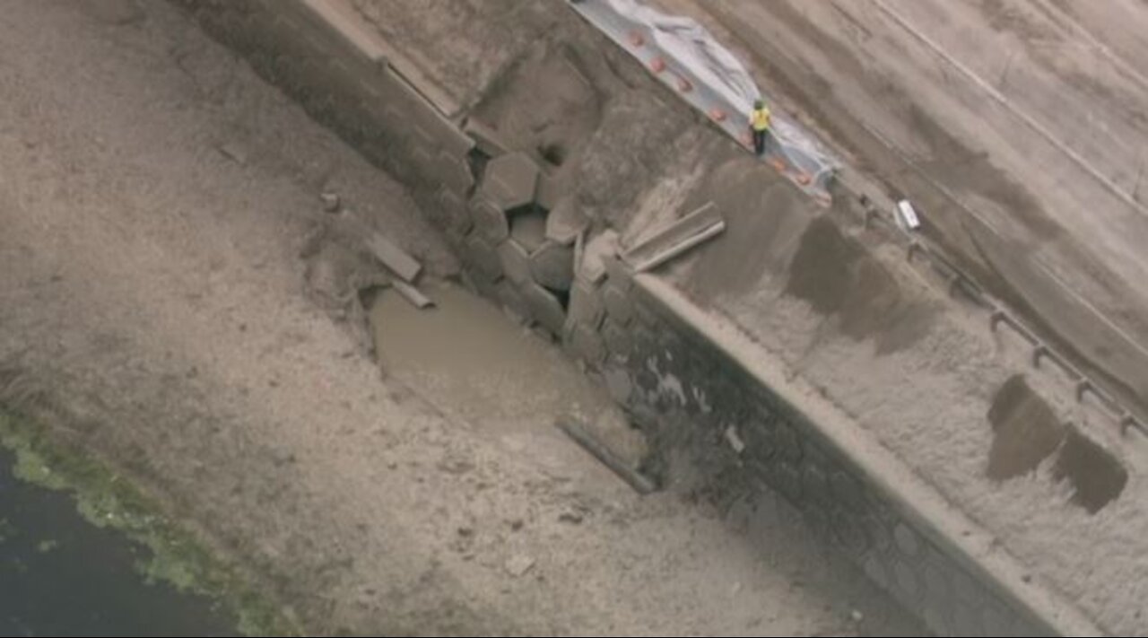 Gas line explosion shuts down all north and southbound lanes of Florida Turnpike near Lake Worth Road