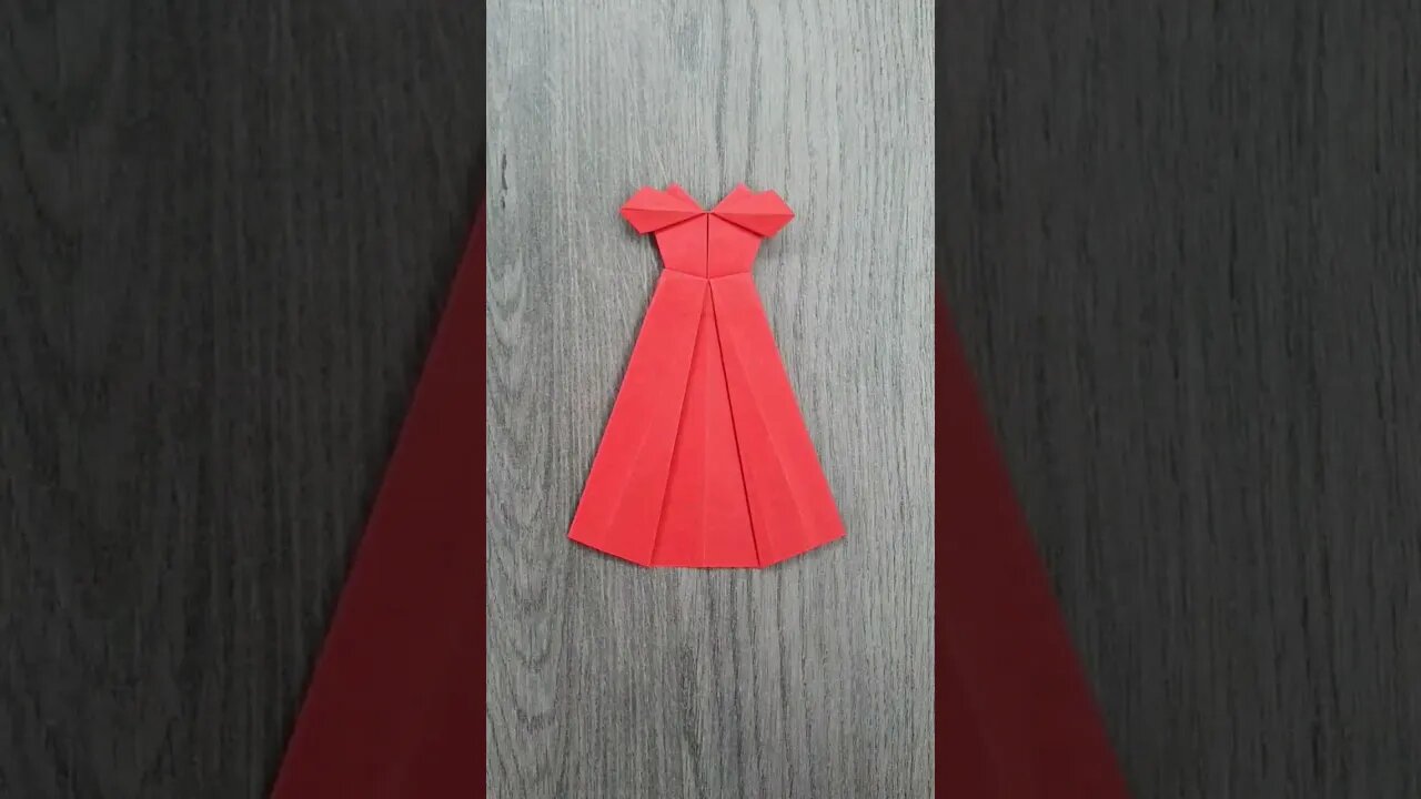 Origami paper wedding gown dress with Ski #origami #diy #howto #paper #wedding #gown #dress