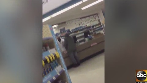 Man asks for painkillers in pharmacy robbery