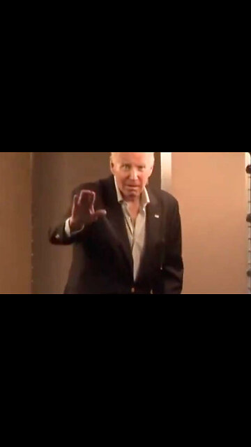 Joe Biden Gets Lost Going Into Air Force 1