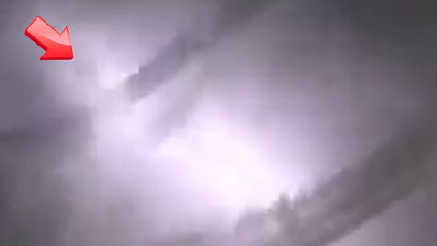 Momentary sighting of a dragon-like object in a thundercloud [Conspiracy]