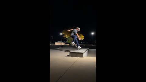 Switch frontside nose grind shove out