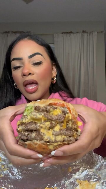 Baddie mukbang