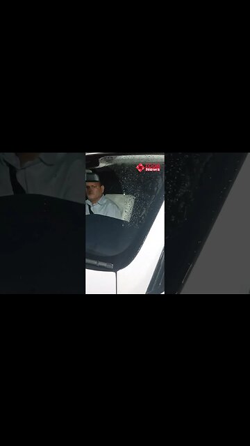 Shah Rukh Khan yet again HIDES from media as he arrives at Jawan's special screening 😱 | #shorts