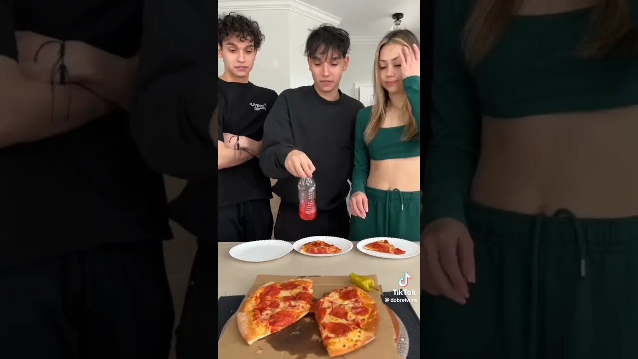 Pizza Slice bottle flip challenge #tiktok #trending #trendingshorts #tiktokvideo #tiktokviral #ai