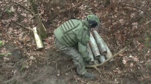 ★★★ Russian engineers conduct mine clearance in populated areas in Kharkov region