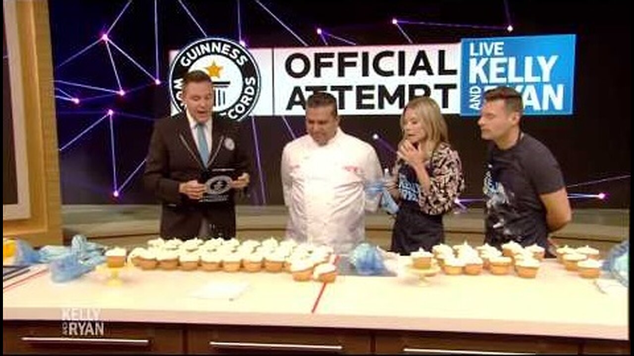 "Cake Boss" Buddy Valastro Breaks Cupcake Icing Guinness World Record