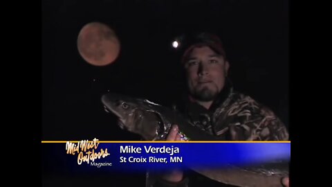 MidWest Outdoors Nighttime Sturgeon Fishing