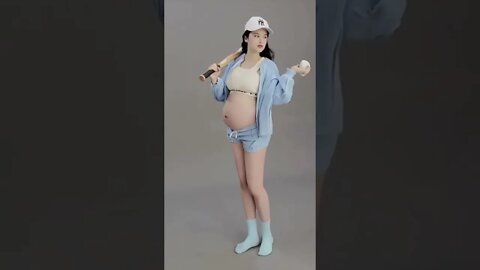 Chinese Beauty Shows Off Her Baby Bump