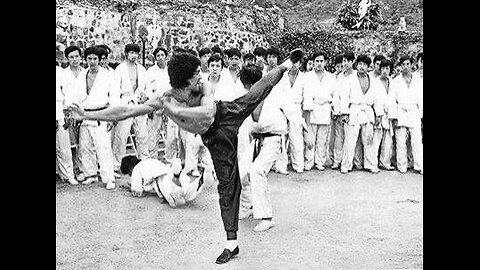 Cross kick Studio Films Bruce Lee Enter The Dragon