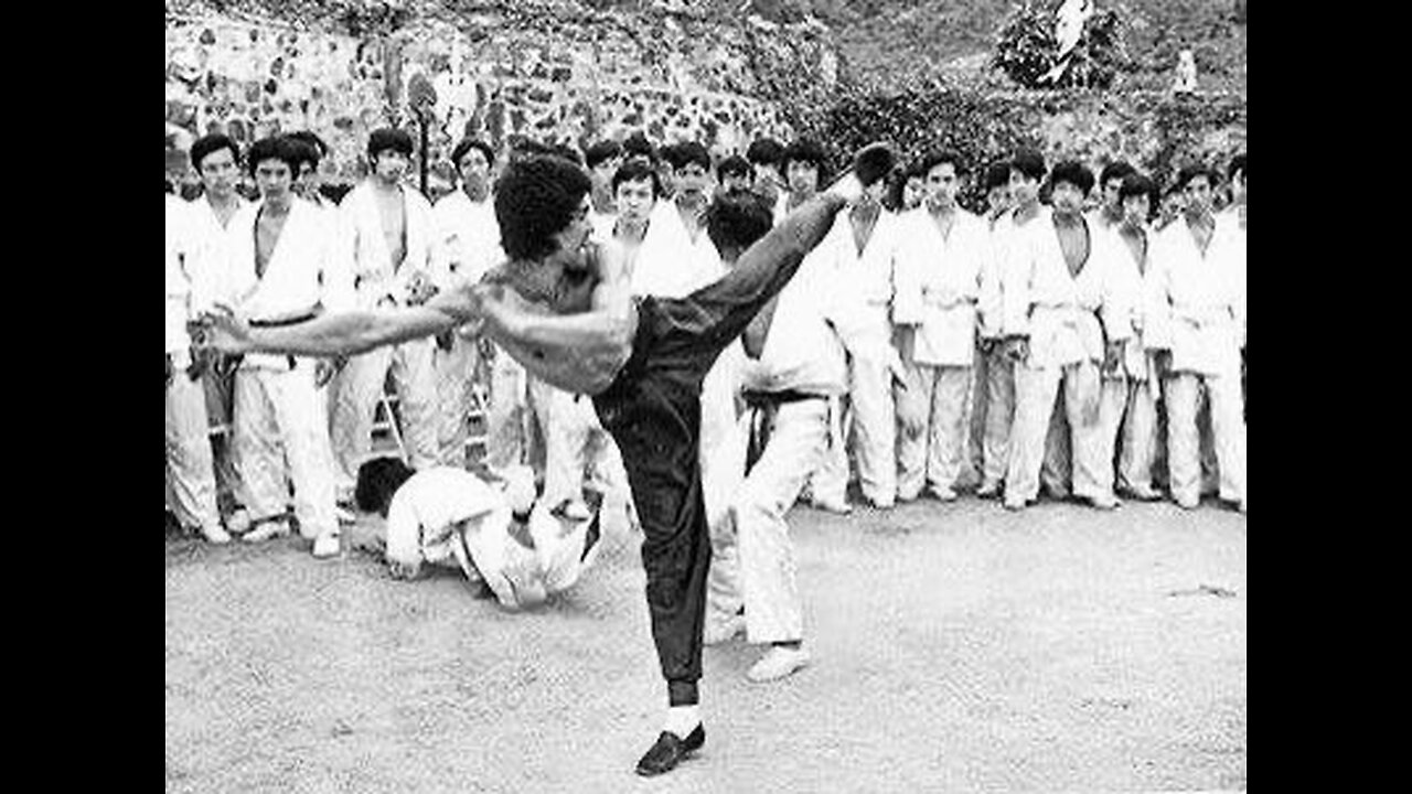 Cross kick Studio Films Bruce Lee Enter The Dragon