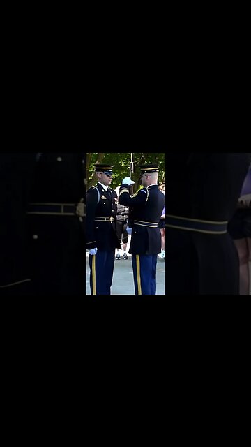 Changing Guard at The Tomb of The Unknown #unknownsoldier #usarmy #usmilitary @LawAndCrimeNews ￼