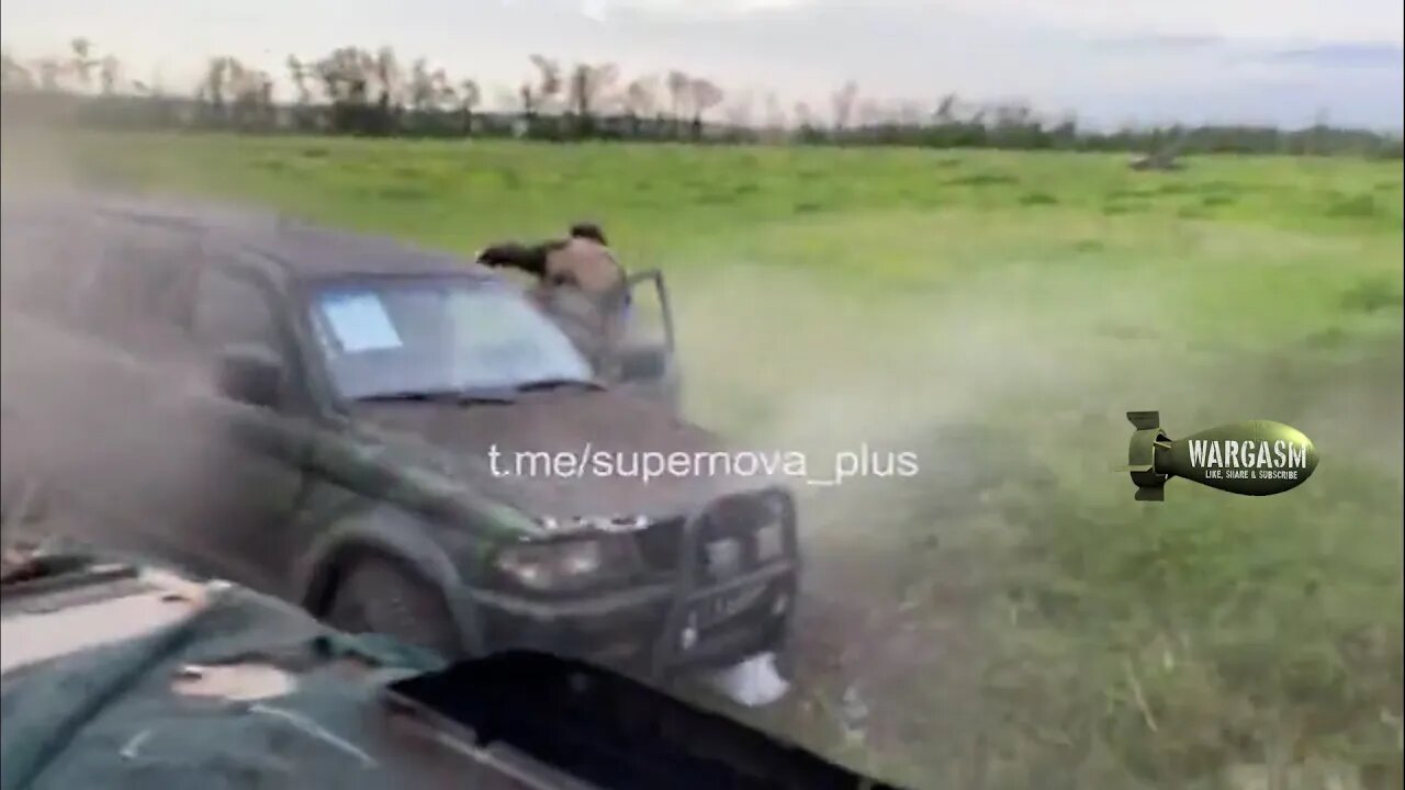 Ukrainian SUV in explosion near miss