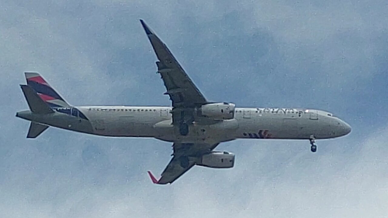Airbus A321 PT-MXL coming from Guarulhos to Fortaleza