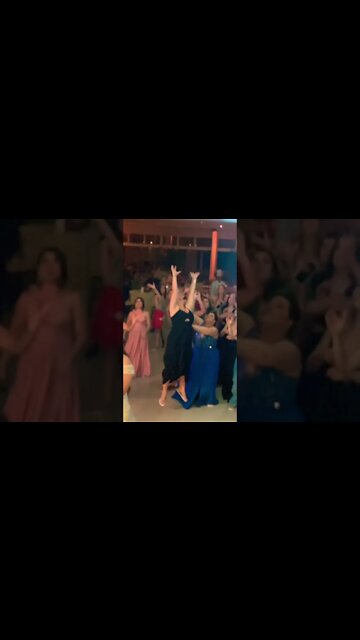 CUIDADO COM O 🦈 #shorts #festadecasamento #noiva #bouquet #bastidores #show #madrinhasdecasamento