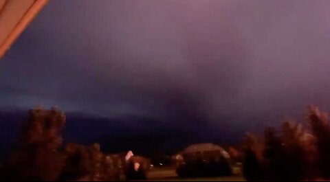 Crazy lightning captured on video in Medina