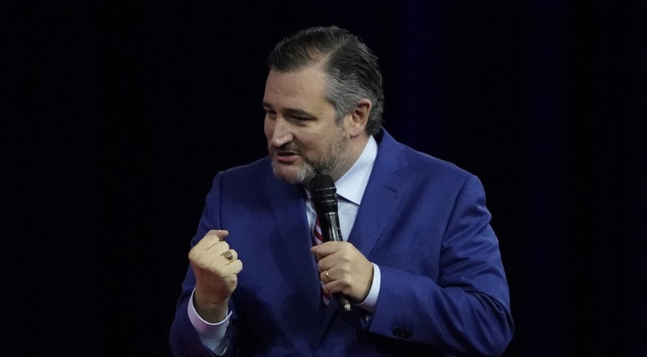Ted Cruz Lights up Yale Student After She Accuses Him of Racism