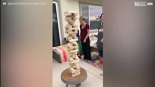 Admirez ce geste "impossible" au Jenga!