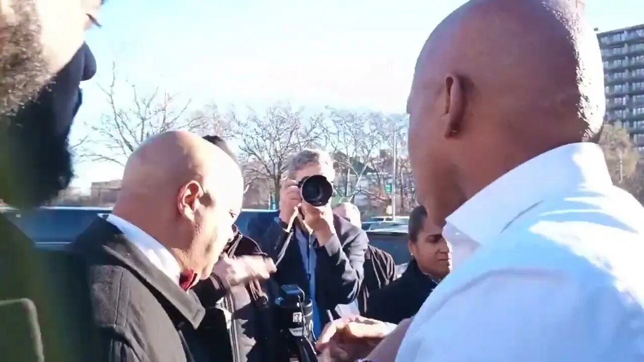 Raul Rivera @NYCDriversunite confront both @NYCMayor @ericadamsfornyc Graham Avenue Of Puerto Rico
