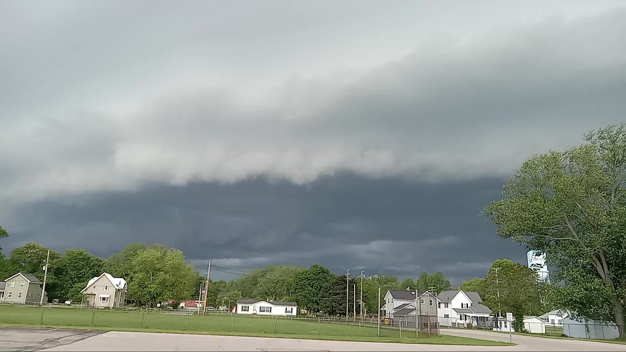 Huge shelf cloud