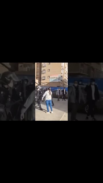 В Китаї дубинками розганяють масові протести проти карантинних заходів. Тести на Covi