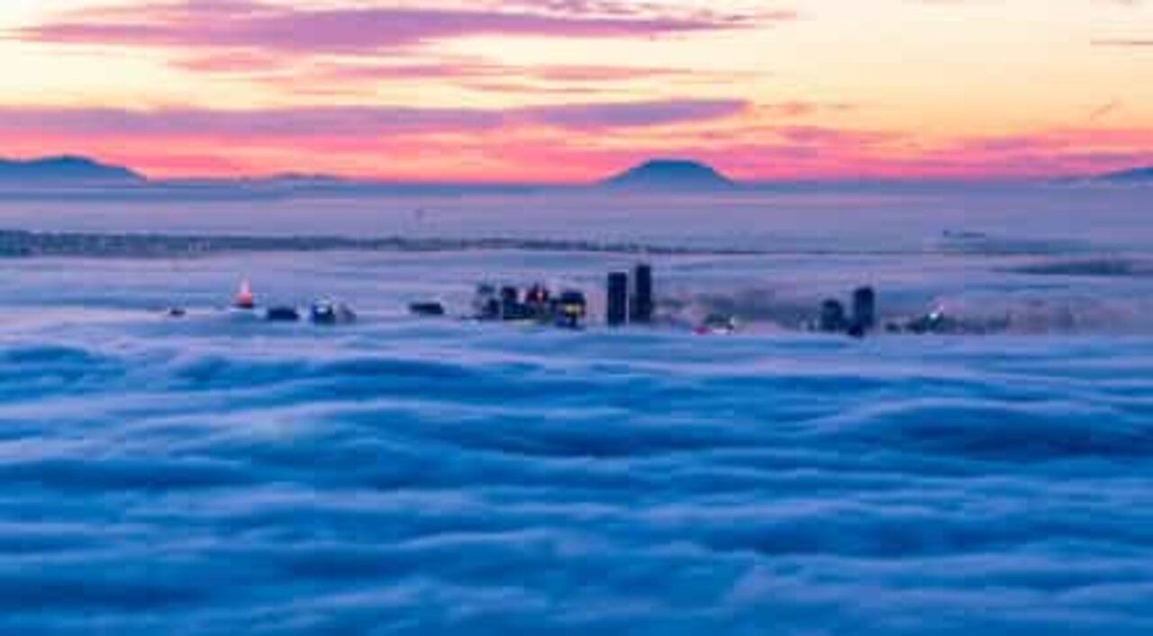 ‘Mar’ de nuvens cobre a cidade de Vancouver