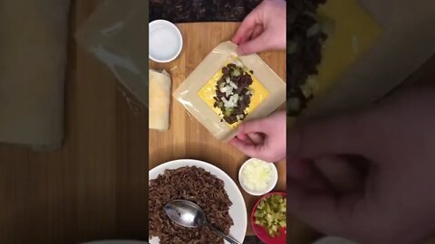 Big Mac eggrolls recipe | @yummmy___foods on IG 🥡🍔 #shorts