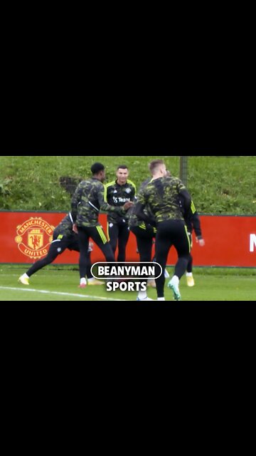 Cristiano Ronaldo has a little dance in the middle of rondos 💃