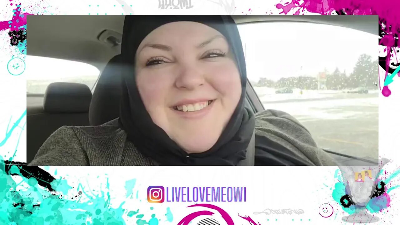 Foodie Beauty on her way to nowhere lets watch
