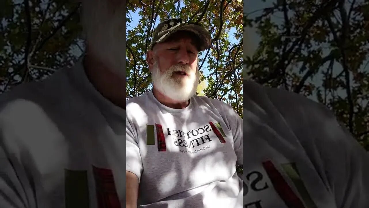 Saturday Morning 🌄 chat under the Oak tree 🌳 at the Farm 🚜