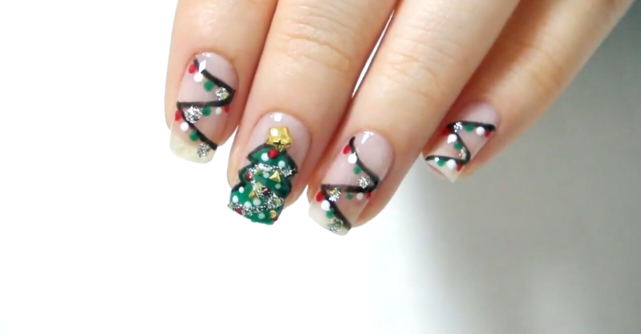 Self Nail Tip - Christmas tree and light bulb nail art