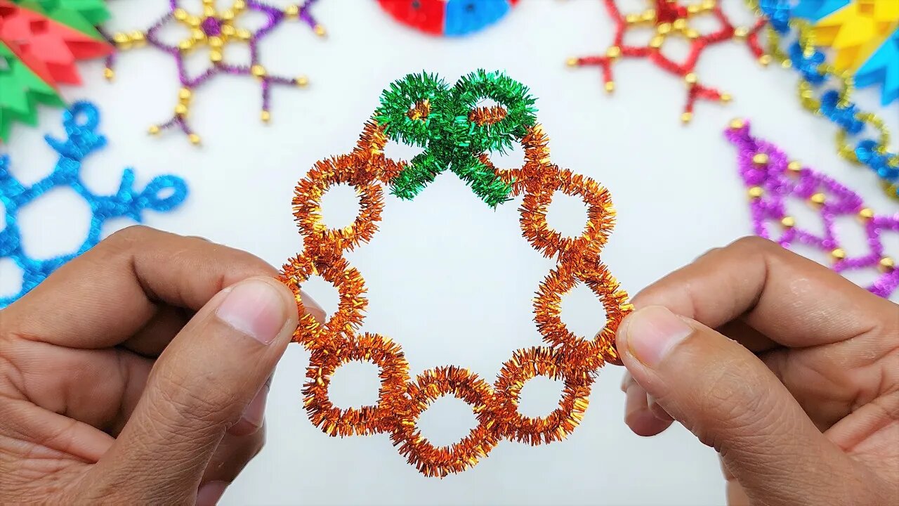 Pipe Cleaner Crafts For Christmas | Pipe Cleaner Wreath Making Ornaments