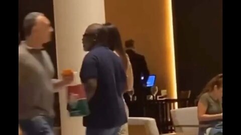 VÍDEO MOSTRA KLEBER LUCAS COM UMA MORENA EM LOBBY DE HOTEL NO RIO