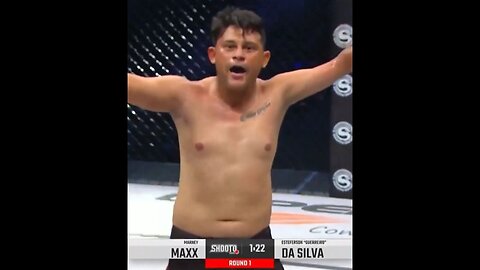 MMA Fighter Single-Handedly Knocks-Out His Opponent In The First Round