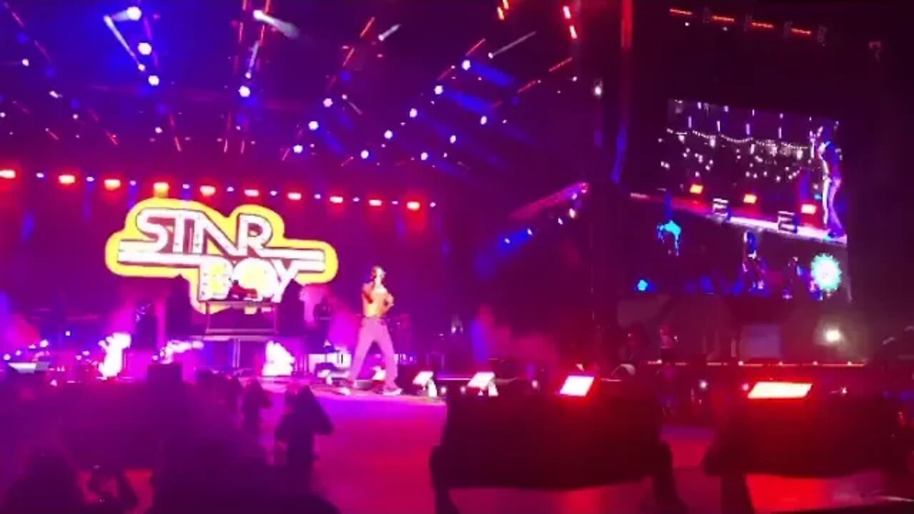 Wizkid performs ‘No Lele” at Afro Nation!! 🇵🇹🦅