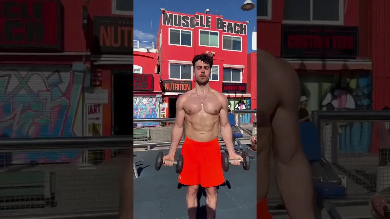 Bicep Curls On Muscle Beach #workoutgoals #muscle #shorts #fitness #youtubeshorts