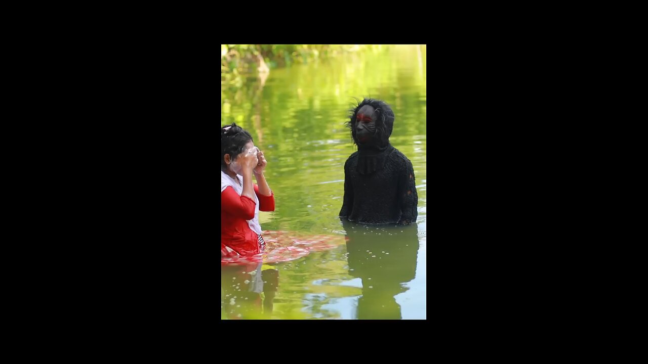 devil prank in the water 💦