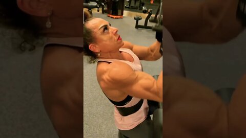 Super hard 🔥workout💪 #femalebodybuiling #backworkout #shoulderworkout #back #shorts #gymlife🏋️‍♀️