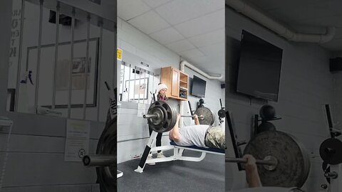 385lbs Raw Bench, Crazy 🤪 old man, since I went that far, add 5 more ⚖️
