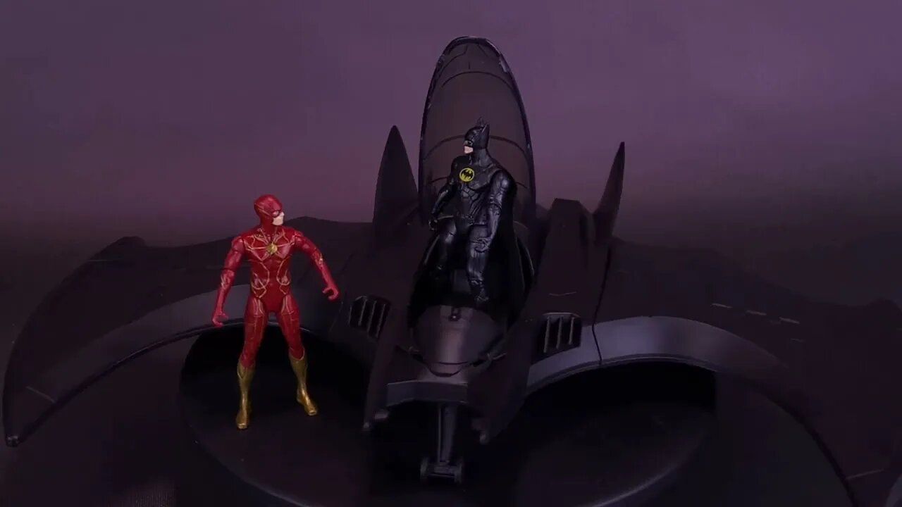 Spinmaster Toys The Flash Movie Batwing with Flash and Batman @TheReviewSpot