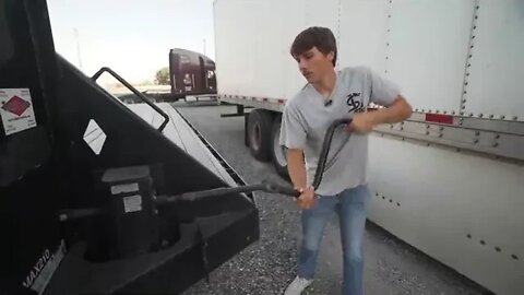 19 Year Old Starts a Trucking Business %%% 17