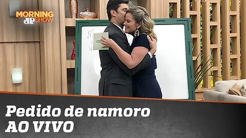 Maria Cândida é pedida em NAMORO ao vivo