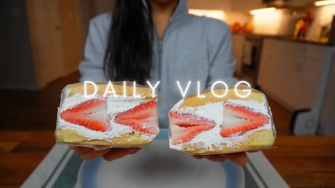 SUB-VLOG | Korean tteokkochi, bibim guksu, strawberry and creme sando, burger | ASMR | Living Alone