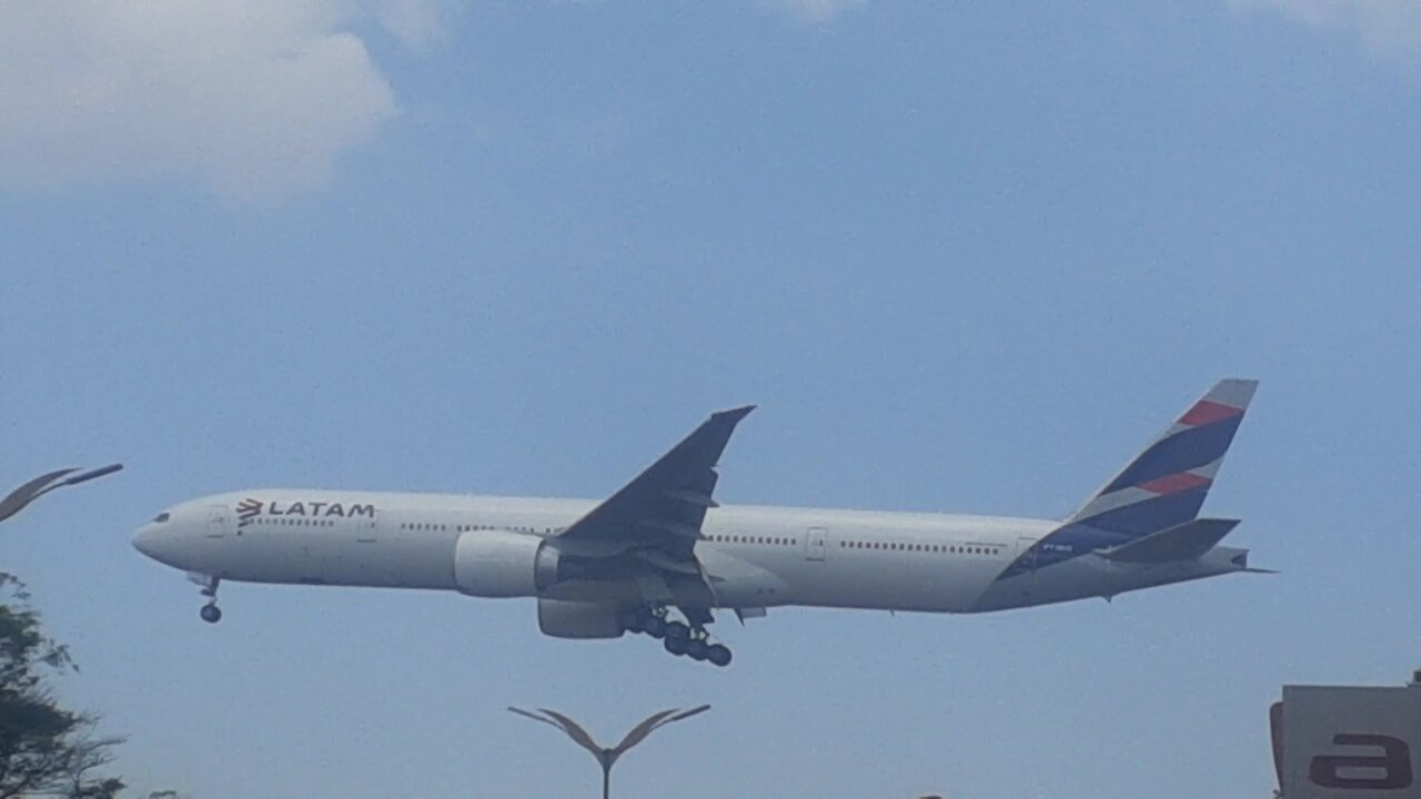 Boeing 777-32W(ER) PT-MUD vindo de Guarulhos para Manaus