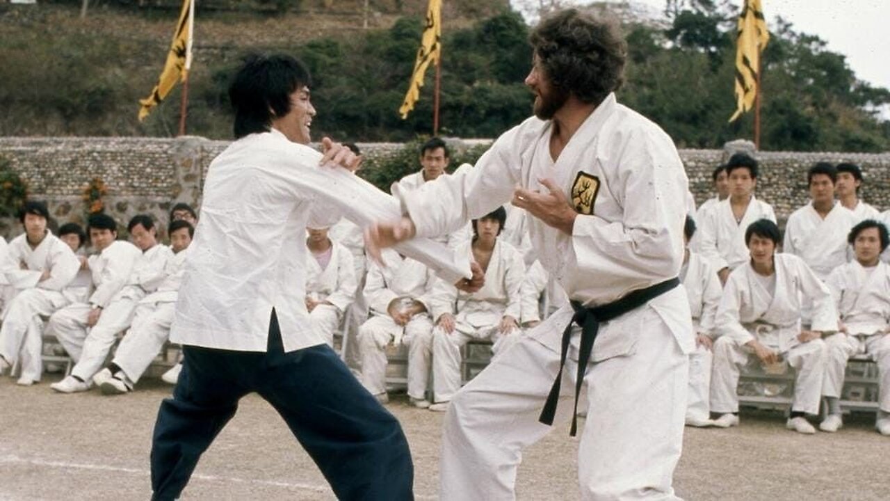 Cross kick Studio Films Bruce Lee Enter the Dragon